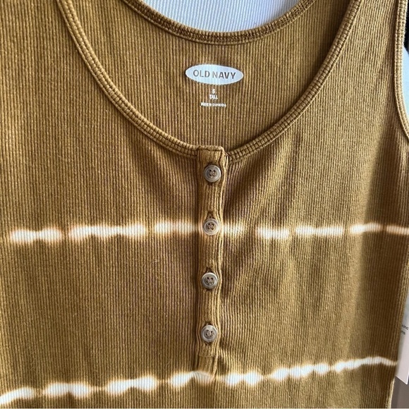 Old Navy Tannish Beige/White/Cream Tie Dyed Button Down Henley Style Ribbed Tank - Picture 4 of 7